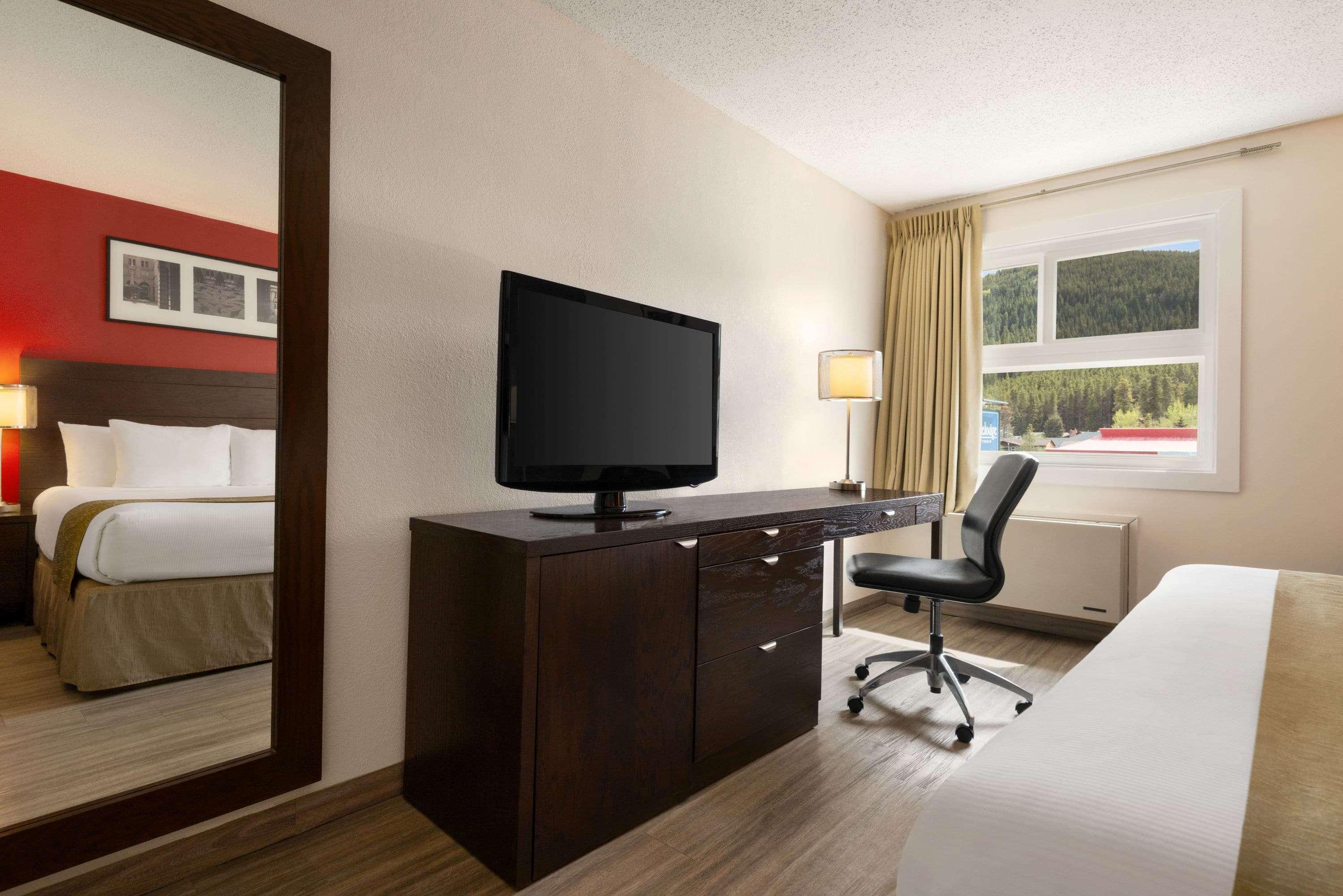 Travelodge By Wyndham Blairmore Exterior photo