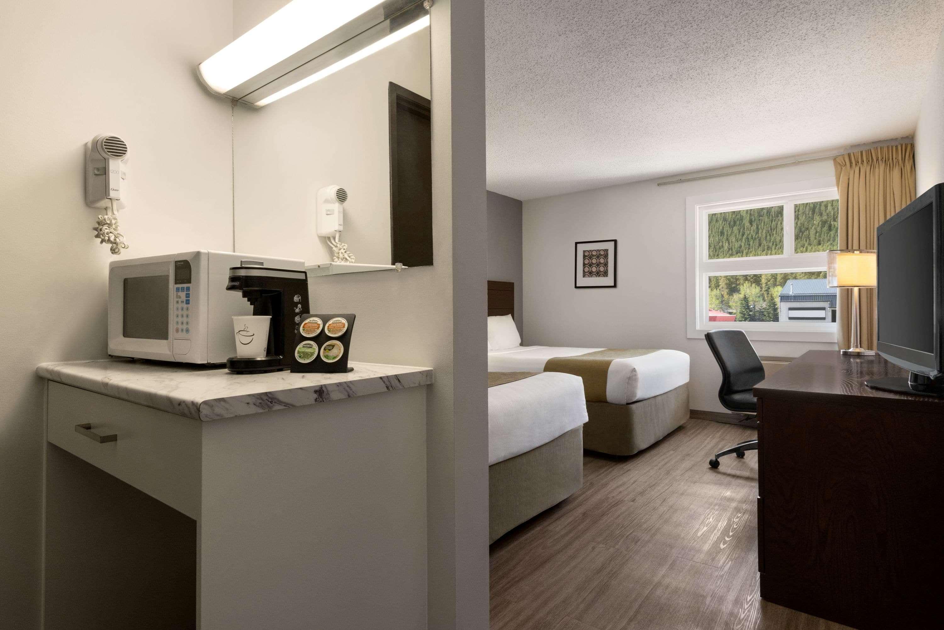 Travelodge By Wyndham Blairmore Exterior photo