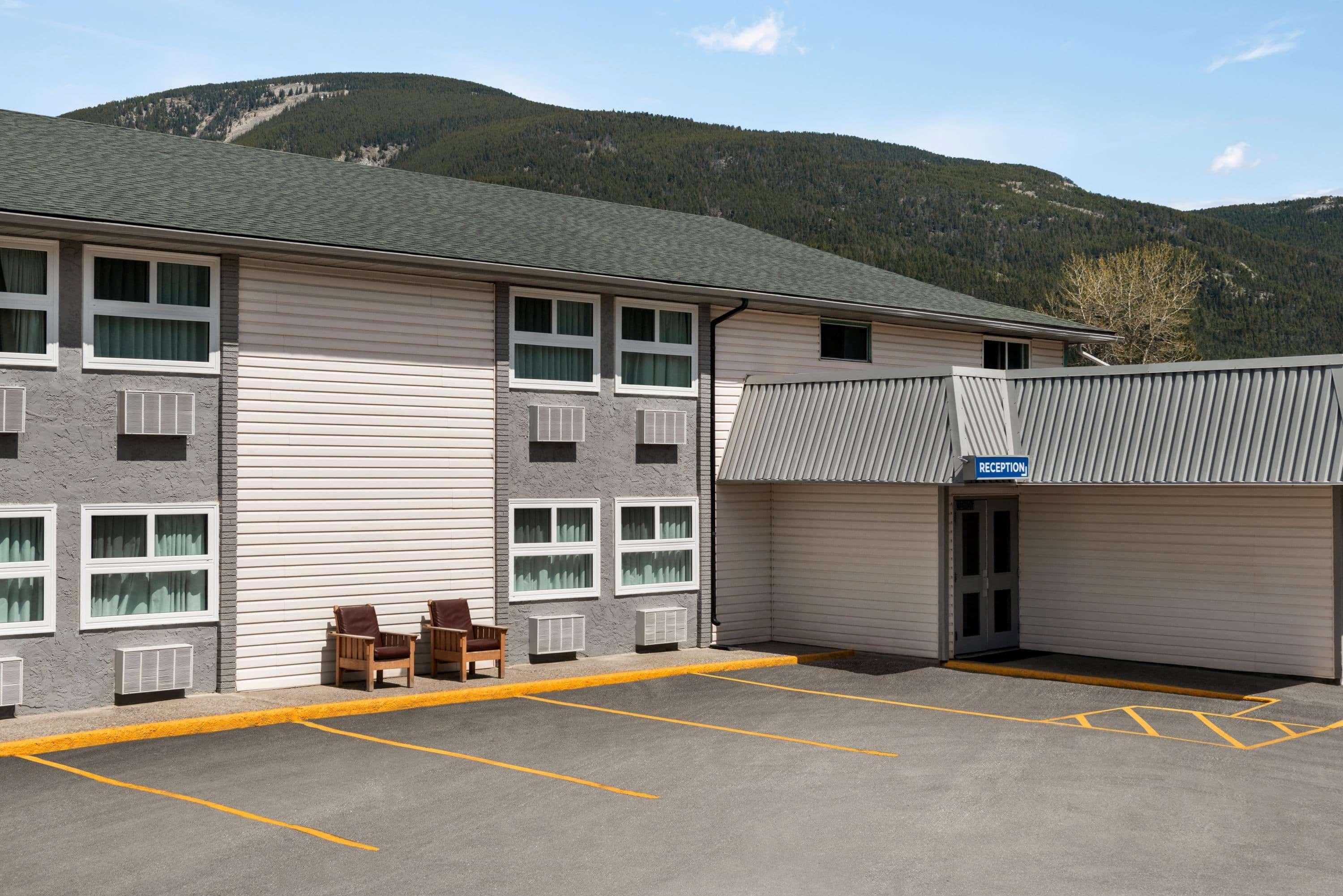 Travelodge By Wyndham Blairmore Exterior photo